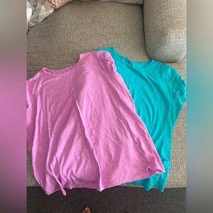 😍Lot of 2 Pink and Teal T-Shirts